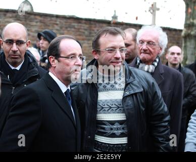 François Hollande assiste aux funérailles de Danielle Mitterrand le 26 novembre 2011 à Cluny, France. Danielle Mitterrand, première dame de France entre 1981 et 1995 et militante des droits de l'homme, est décédée à Paris le 22 novembre 2011. Photo de Vincent Dargent/ABACAPRESS.COM Banque D'Images