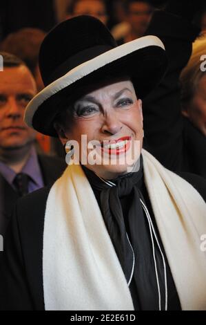 Geneviève de Fontenay lors de la présentation du concours « iss Prestige National 2012 » à l'Hôtel Arc de Triomphe Hilton » à Paris, France, le 26 novembre 2011. Photo d'Alban Wyters/ABACAPRESS.COM Banque D'Images