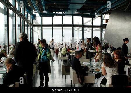 Vue sur le restaurant le Georges, au 6ème étage du Musée d'Art contemporain du Centre Georges Pompidou, à Paris, France, le 27 novembre 2011. Photo d'Alain Apaydin/ABACAPRESS.COM Banque D'Images