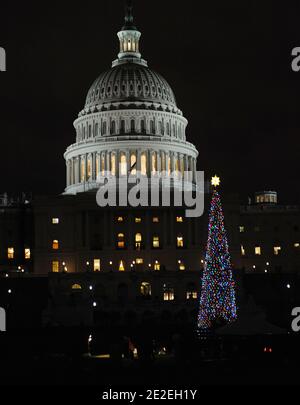 Cérémonie d'éclairage des arbres de Noël au Capitole des États-Unis à Washington, DC, États-Unis, le 6 décembre 2011. Photo par Olivier Douliery/ABACAPRESS.COM Banque D'Images