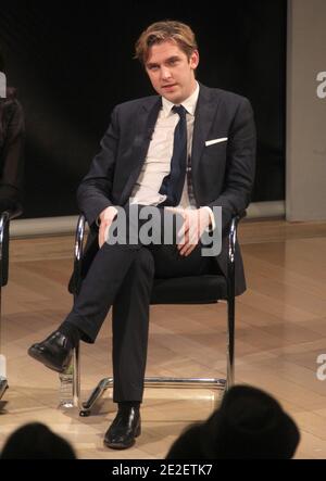 Les membres de la troupe Hugh Bonneville, Michelle Dockery, Joanne Froggatt, Elizabeth McGovern et Dan Stevens assistent à la projection spéciale de la deuxième saison de la série télévisée primée « Downton Abbey » au Times Center de New York City, NY, USA, le 15 décembre 2011. Downton Abbey a mis en sac quatre nominations pour les prix du Golden Globe. Photo de Charles Guerin/ABACAPRESS.COM Banque D'Images