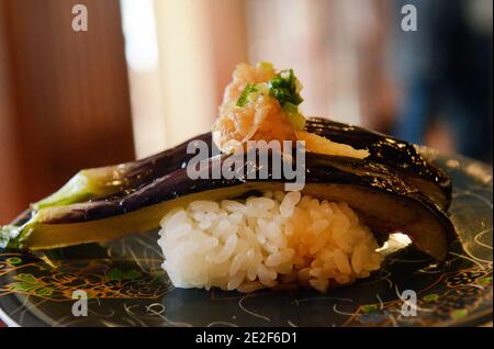 Un restaurant traditionnel de sushi à Nemuro, Hokkaido, Japon. Banque D'Images