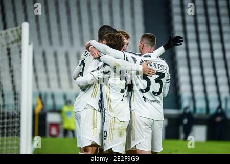 Turin, Italie. 13 janvier 2021. Juventus célébrant le match de Coppa Italia entre Juventus et Genoa CFC au stade Allianz le 13 janvier 2021 à Turin, Italie. Les stades sportifs autour de l'Italie restent soumis à des restrictions strictes en raison de la pandémie du coronavirus, car les lois de distanciation sociale du gouvernement interdisent aux fans à l'intérieur des lieux, ce qui entraîne le jeu derrière des portes fermées. (Photo par Alberto Gandolfo/Pacific Press) crédit: Pacific Press Media production Corp./Alay Live News Banque D'Images