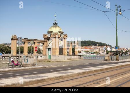 La station historique Vyton limnigraph pour mesurer le niveau d'eau de la Vltava dans la Nove Mesto, Prague, Tchéquie. Banque D'Images
