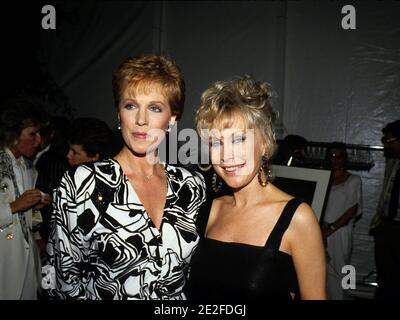 F4201 JULIE ANDREWS et BARBARA EDEN crédit : Ralph Dominguez/MediaPunch 06/1987 Banque D'Images