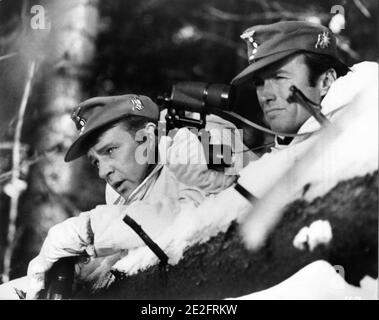 RICHARD BURTON et CLINT EASTWOOD où LES AIGLES OSENT 1968 réalisateur BRIAN G. HUTTON Story / scénario Alistair MacLean Music Ron Goodwin producteurs Elliot Kastner et Jerry Gershwin Gershwin Gershwin-Kastner Productions / Winkast film Productions / Metro Goldwyn Mayer Banque D'Images