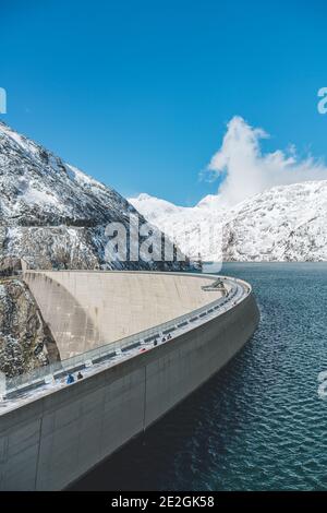 Malte, Autriche. 14 octobre 2020. Vue sur le barrage de Kölnbrein dans la gamme Hohe Tauern en Carinthie. Le barrage de Kölnbrein est un barrage-voûte et est le plus haut barrage d'Autriche. Banque D'Images