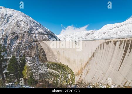 Malte, Autriche. 14 octobre 2020. Vue sur le barrage de Kölnbrein dans la gamme Hohe Tauern en Carinthie. Le barrage de Kölnbrein est un barrage-voûte et est le plus haut barrage d'Autriche. Banque D'Images