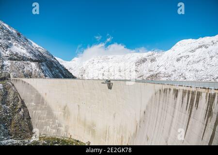 Malte, Autriche. 14 octobre 2020. Vue sur le barrage de Kölnbrein dans la gamme Hohe Tauern en Carinthie. Le barrage de Kölnbrein est un barrage-voûte et est le plus haut barrage d'Autriche. Banque D'Images