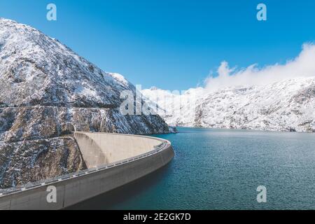Malte, Autriche. 14 octobre 2020. Vue sur le barrage de Kölnbrein dans la gamme Hohe Tauern en Carinthie. Le barrage de Kölnbrein est un barrage-voûte et est le plus haut barrage d'Autriche. Banque D'Images