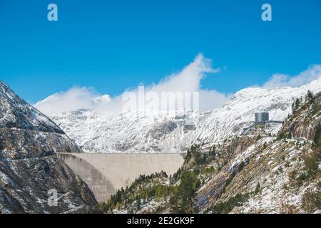 Malte, Autriche. 14 octobre 2020. Vue sur le barrage de Kölnbrein dans la gamme Hohe Tauern en Carinthie. Le barrage de Kölnbrein est un barrage-voûte et est le plus haut barrage d'Autriche. Banque D'Images