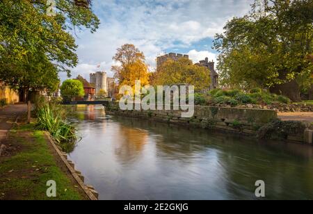 Couleurs d'automne dans les jardins Westgate; un joli parc public à Canterbury, dans le Kent. Banque D'Images