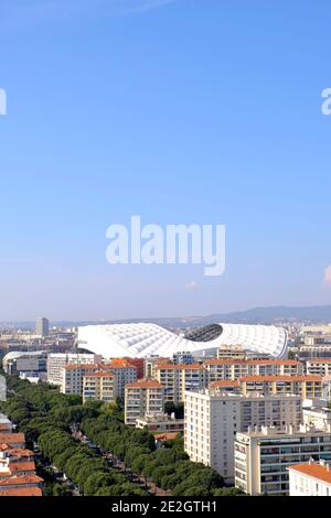 Marseille (sud-est de la France) : vue d'ensemble des bâtiments le long du boulevard Michelet, 9ème arrondissement, surplombant le stade vélodrome, connu sous le nom d'Ora Banque D'Images