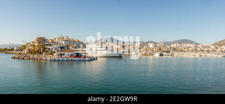 Puerto Banús, vue panoramique Marbella, Costa del sol, hiver, Andalousie, Espagne. Banque D'Images