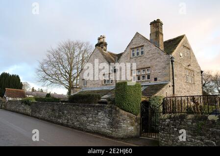 Great Batch Hall sur Church Street dans le Peak District Village d'Ashford dans l'eau Banque D'Images