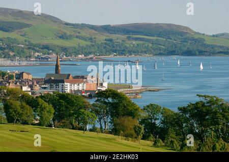 Largs, Ayrshire, Écosse, Royaume-Uni. Largs est une ville sur le Firth de Clyde dans le nord Ayrshire, en Écosse, à environ 33 miles de Glasgow. Banque D'Images