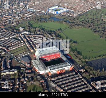 Vue aérienne du stade Liverpool FC Anfield, face à Stanley Parc au stade Everton FC Goodison Park Banque D'Images