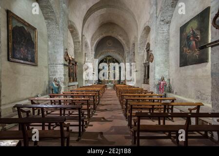 Saint-Genis-des-Fontaines (sud de la France) : intérieur de l'église abbatiale, ancien monastère bénédictin. Banque D'Images