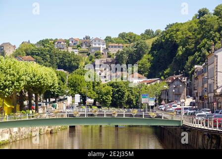 La rivière Corrèze dans la ville de Tulle, dans le sud du Limousin, en France. Banque D'Images