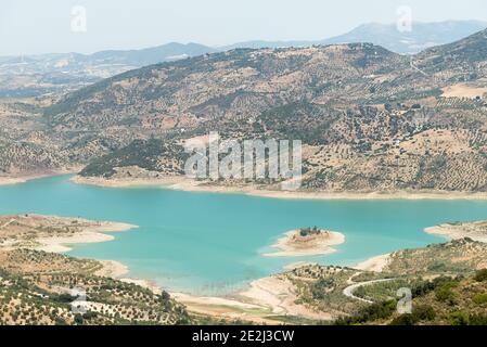 Andalousie en Espagne: Une vue sur le réservoir Embalse de Zahara-El Gamor Banque D'Images