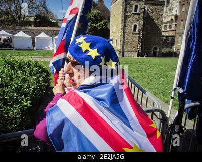 Anti-Brexit manifestants devant le Parlement, Westminster, London, UK. Banque D'Images