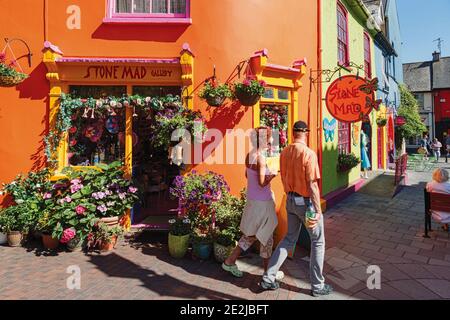 Kinsale, West Cork, Comté de Cork, République d'Irlande. Eire. Scène de rue typique. Banque D'Images