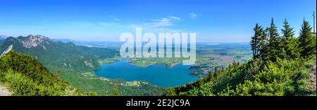 Belle vue de Jochberg aux contreforts bavarois et à l' Kochelsee en haute-bavière Banque D'Images