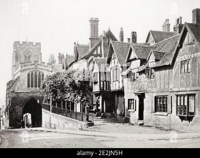 Photographie ancienne du XIXe siècle : l'hôpital Lord Leycester, West Gate, Warwick, Angleterre, vers 1880. Banque D'Images