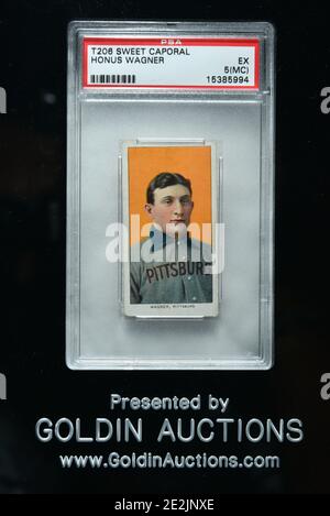 Goldin Auctions affiche certaines de ses cartes de sport les plus appréciées pour les enchères, y compris ce qui est considéré comme la carte de baseball la plus précieuse au monde, TH Banque D'Images