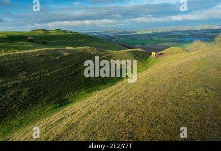 Hambledon Hill, un fort préhistorique principalement Iron Age Hill, sur la craie, regardant vers le nord à travers la Blackmore Vale dans Dorset. Banque D'Images