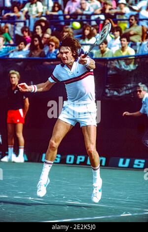 Jimmy Connors (États-Unis) en compétition aux championnats américains de tennis 1981. Banque D'Images