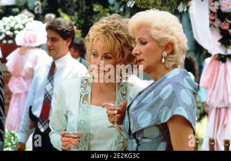 Olympia Dukakis, Dolly Parton, 'Steel Magnolias' (1989) Tri-Star / référence du dossier 34082-176THA Banque D'Images