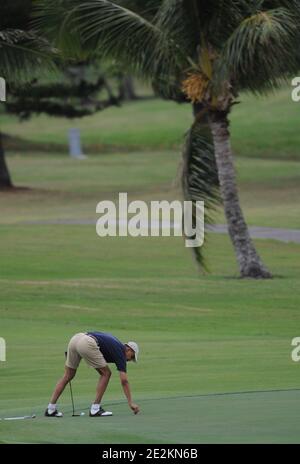 LE président AMÉRICAIN Barack Obama approche du 9e trou au Mid Pacific Country Club, à Kailua, HI, USA, le 31 décembre 2009. Photo de Cory Lum/ABACAPRESS.COM Banque D'Images