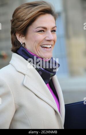 La jeune ministre française de l'écologie Chantal Jouanno quitte l'Elysée après les premiers ministres du Conseil à l'Elysée à Paris, en France, le 5 janvier 2010. Photo de Mousse/ABACAPRESS.COM Banque D'Images