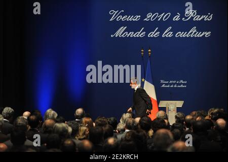 Le président français Nicolas Sarkozy présente ses vœux du nouvel an aux travailleurs de la culture française à la Cité de la musique à Paris, le 7 janvier 2010. Photo de Mousse/ABACAPRESS.COM Banque D'Images