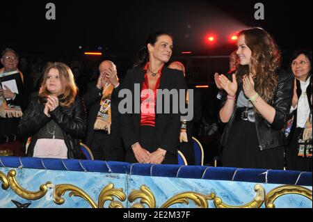 La princesse Stéphanie de Monaco et ses filles Camille Gottlieb et Pauline Ducruet assistent au 2e jour du 34e Festival International du Cirque à Monte Carlo, Monaco, le 15 janvier 2010. Photo de Monaco Palace/ABACAPRESS.COM Banque D'Images