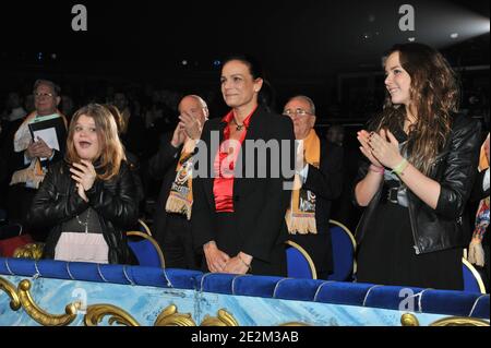 La princesse Stéphanie de Monaco et ses filles Camille Gottlieb et Pauline Ducruet assistent au 2e jour du 34e Festival International du Cirque à Monte Carlo, Monaco, le 15 janvier 2010. Photo de Monaco Palace/ABACAPRESS.COM Banque D'Images