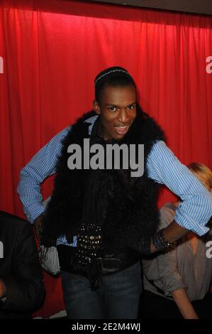 François-Xavier participe à la première collection de 'bustiers' de Cindy appelée 'Cindy Lopes de Lisa Valente', au club de nuit 'six Seven' à Paris, en France, le 21 janvier 2010. Photo par Ammar Abd Rabbo/ABACAPRESS.COM Banque D'Images