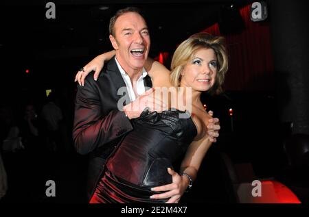 Tony Gomez et Cindy présentent sa première collection de « bustiers » appelée « Cindy Lopes par Lisa Valente », au club de nuit « six Seven » à Paris, en France, le 21 janvier 2010. Photo par Ammar Abd Rabbo/ABACAPRESS.COM Banque D'Images