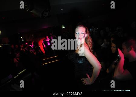 La première collection de 'bustiers' de Cindy, appelée 'Cindy Lopes de Lisa Valente', à la discothèque 'six Seven' à Paris, en France, le 21 janvier 2010. Photo par Ammar Abd Rabbo/ABACAPRESS.COM Banque D'Images