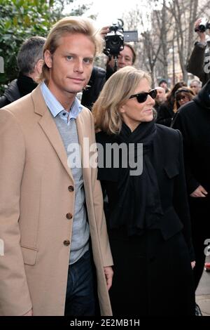 Arnaud Lemaire et Claire Chazal assistent à la collection haute-Couture Printemps-été 2010 de Christian Dior lors de la semaine de la mode des femmes à Paris, le 25 janvier 2010. Photo de Nicolas Genin/ABACAPRESS.COM Banque D'Images