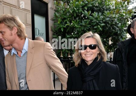 Arnaud Lemaire et Claire Chazal assistent à la collection haute-Couture Printemps-été 2010 de Christian Dior lors de la semaine de la mode des femmes à Paris, le 25 janvier 2010. Photo de Nicolas Genin/ABACAPRESS.COM Banque D'Images