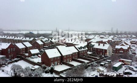 Neige à East Ardsley, West Yorkshire. Cette semaine, de fortes chutes de neige et de pluie verglaçante risquent de faire éclater le Royaume-Uni, avec des avertissements concernant les coupures d'électricité et les retards dans les déplacements. Banque D'Images