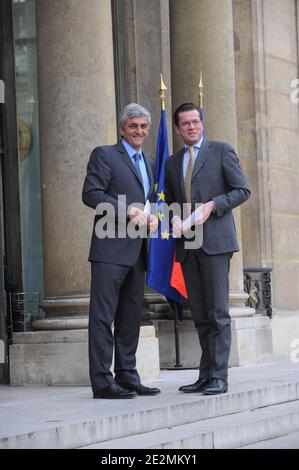 Le ministre français de la Défense Herve Morin et le ministre allemand de la Défense Karl-Theodor zu Guttenberg arrivent pour une réunion franco-allemande au Palais de l'Elysée, à Paris, en France, le 4 février 2010. Photo de Mousse/ABACAPRESS.COM Banque D'Images