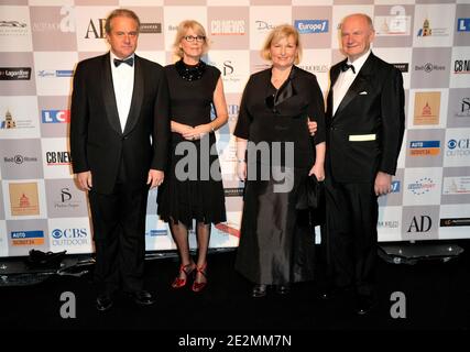 Président du conseil de surveillance de Volkswagen : Ferdinand Piech et son épouse, le président du Festival Remi Depoix et son épouse assistant au 25e Festival international de l'automobile qui s'est tenu à l'Hôtel des invalides, à Paris, en France, le 04 2010 février. Photo de Nicolas Genin/ABACAPRESS.COM Banque D'Images