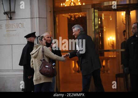 L'ancien Premier ministre français Dominique de Villepin arrive à l'Hôtel Bristol à Paris, France, le 5 février 2010. Photo de Mousse/ABACAPRESS.COM Banque D'Images