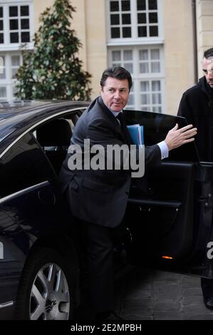 Le jeune ministre français du Commerce Christian Estrosi arrive au séminaire gouvernemental sur l'identité nationale à l'Hôtel Matignon à Paris, France, le 8 février 2010. Photo de Mousse/ABACAPRESS.COM Banque D'Images