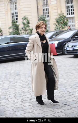 La jeune ministre française de l'écologie Chantal Jouanno arrive au séminaire gouvernemental sur l'identité de la nation à l'hôtel Matignon à Paris, en France, le 8 février 2010. Photo de Mousse/ABACAPRESS.COM Banque D'Images