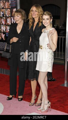 Shirley MacLaine, Julia Roberts, Emma Roberts à la première mondiale pour VALENTINEÍS DAY au GraumanÍs Chinese Theatre à Hollywood, Californie. 8 février 2010. (Photo : Shirley MacLaine, Julia Roberts, Emma Roberts). Photo de Baxter/ABACAPRESS.COM Banque D'Images