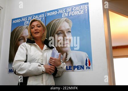 Marine le Pen, deputee europeenne et numero 2 du parti d'extrême droite Front National (FN) a sa permanence pendentif leur campagne pour les élections régionales a Henin-Beaumont, nord de la France, le 12 fevrier 2010. Photo Mikael Libert/ABACAPRESS.COM Banque D'Images